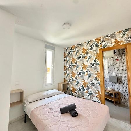 Apartamentos Playa Misericordias Малага Экстерьер фото