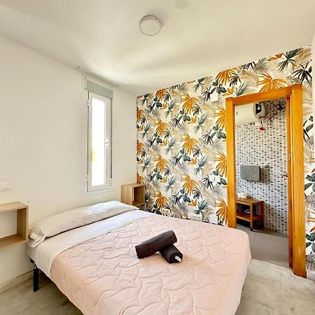 Apartamentos Playa Misericordias Малага Экстерьер фото