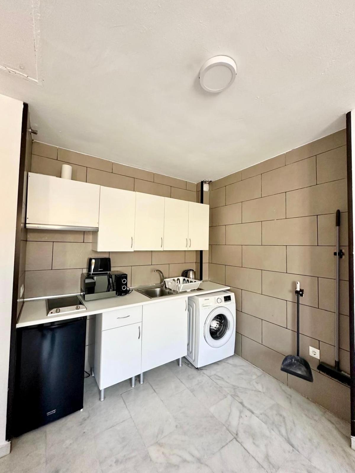 Apartamentos Playa Misericordias Малага Экстерьер фото