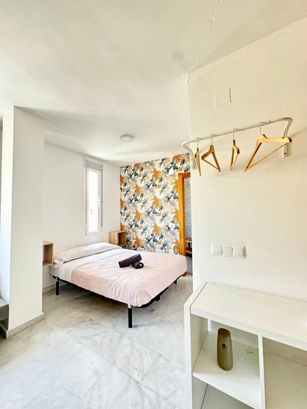 Apartamentos Playa Misericordias Малага Экстерьер фото