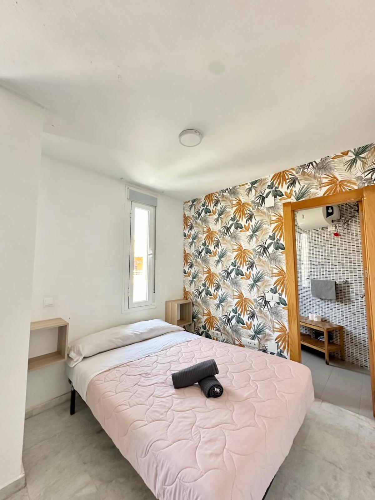 Apartamentos Playa Misericordias Малага Экстерьер фото
