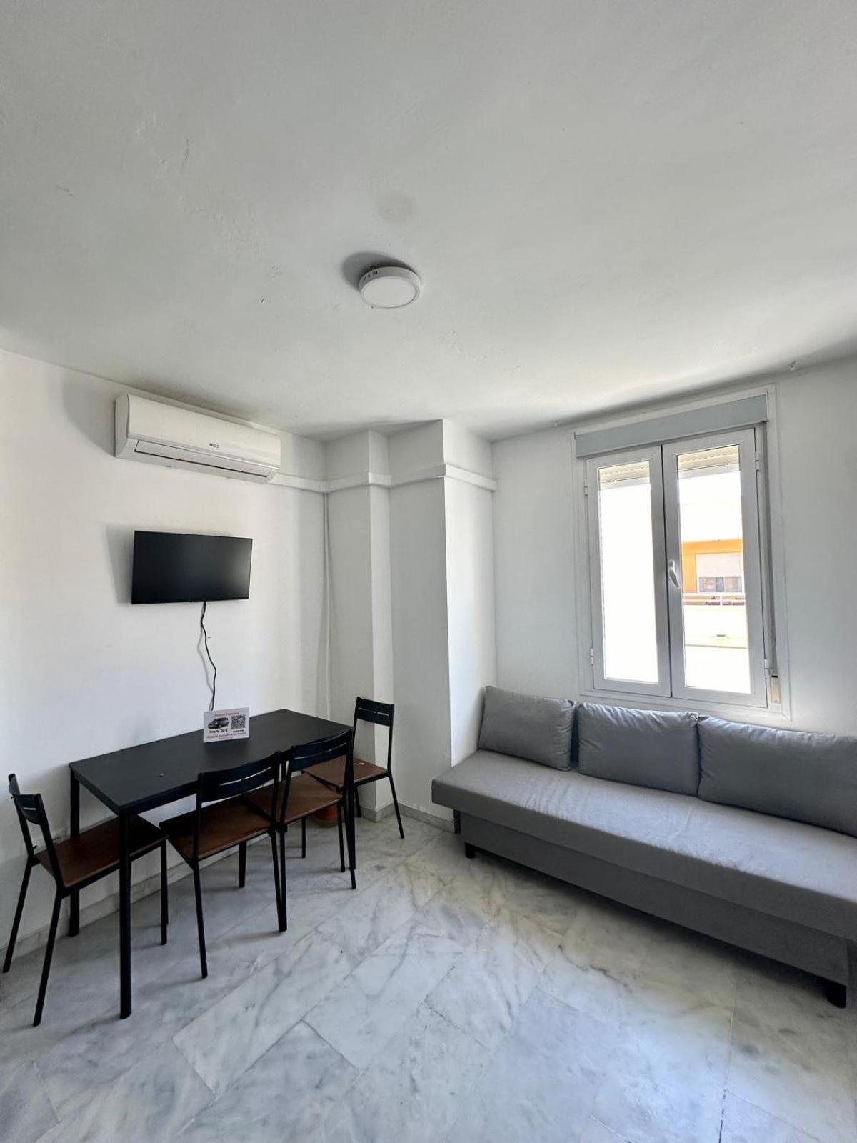 Apartamentos Playa Misericordias Малага Экстерьер фото