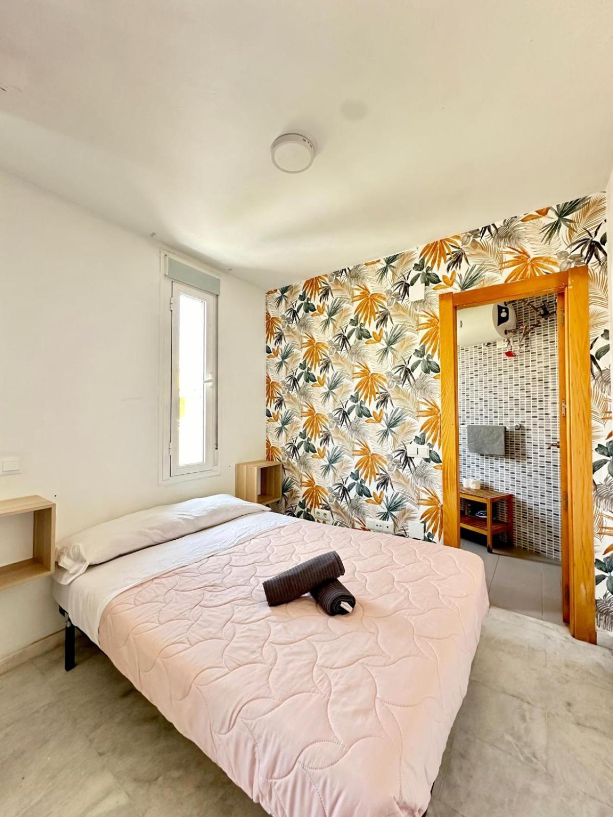 Apartamentos Playa Misericordias Малага Экстерьер фото