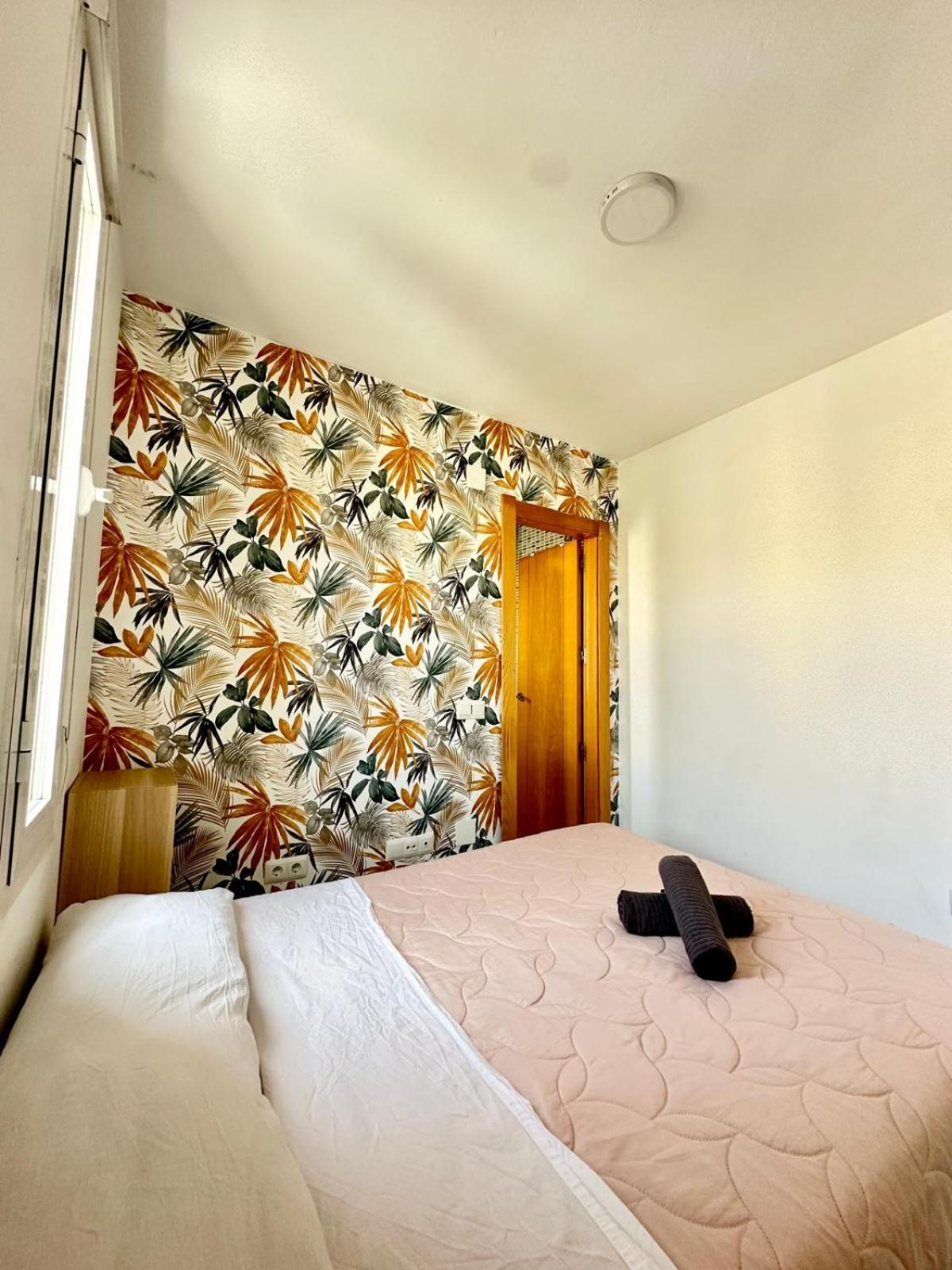 Apartamentos Playa Misericordias Малага Экстерьер фото
